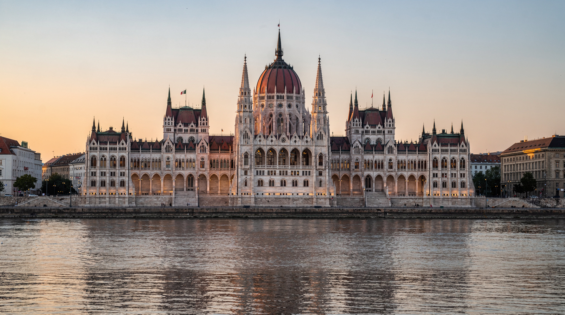 From Vienna: Budapest Small-Group Guided Day Tour