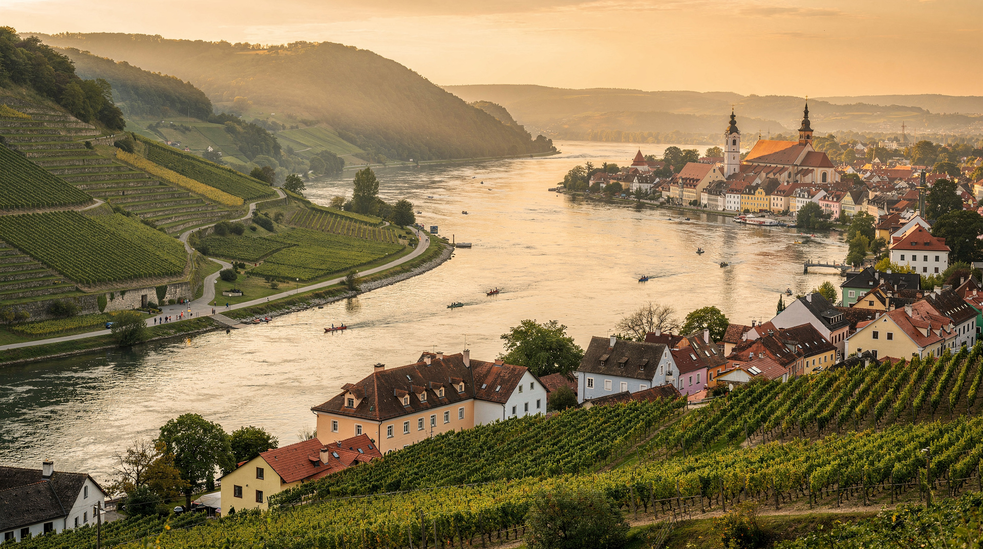 Evening Danube cruise from Vienna: which to choose and what to expect — Vienna evening Danube cruise guide: DDSG dinner cruises, sunset boat rides, what