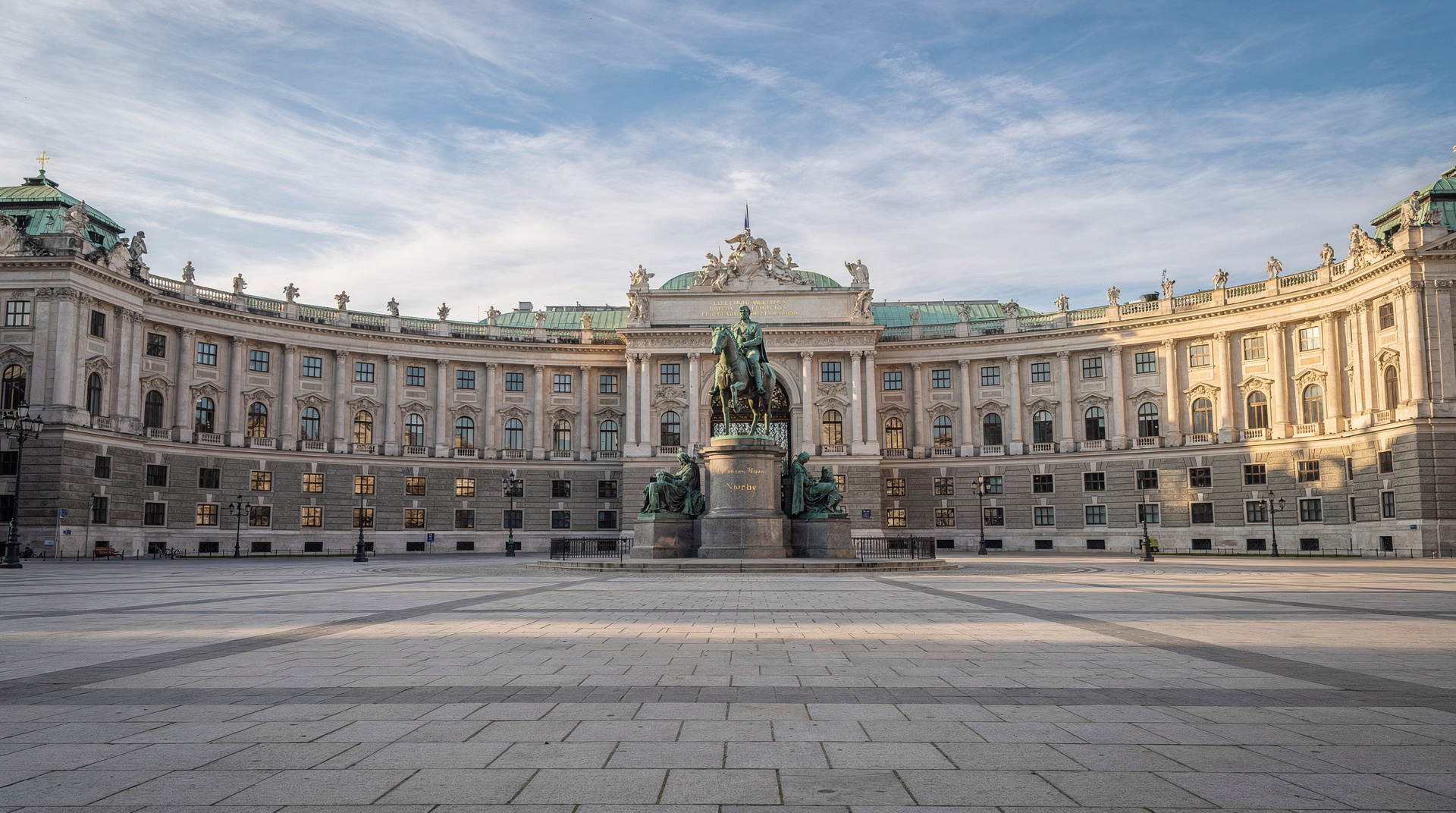 Vienna: Hofburg and Empress Sisi Museum Guided Tour