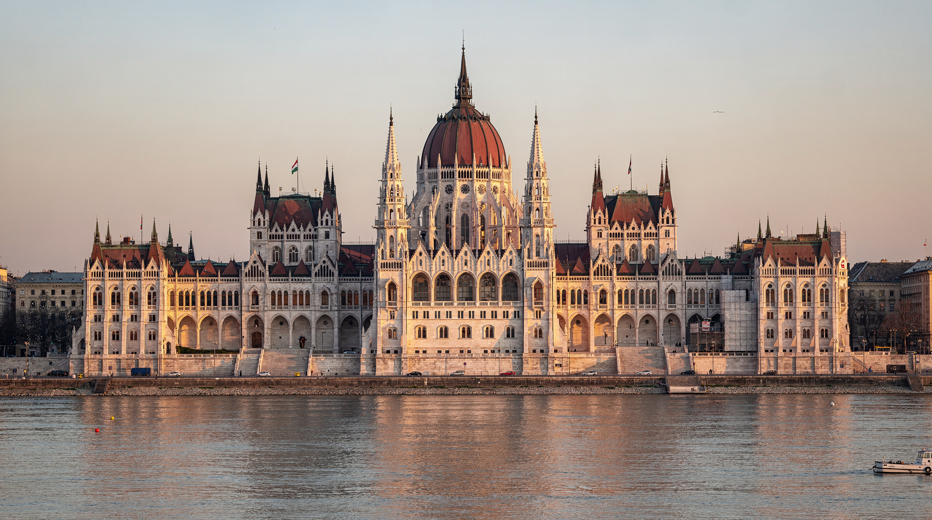 Vienna to Budapest by train: tickets, times and honest tips — Vienna to Budapest by Railjet: 2h30 direct, €19–40 advance booking. When to book