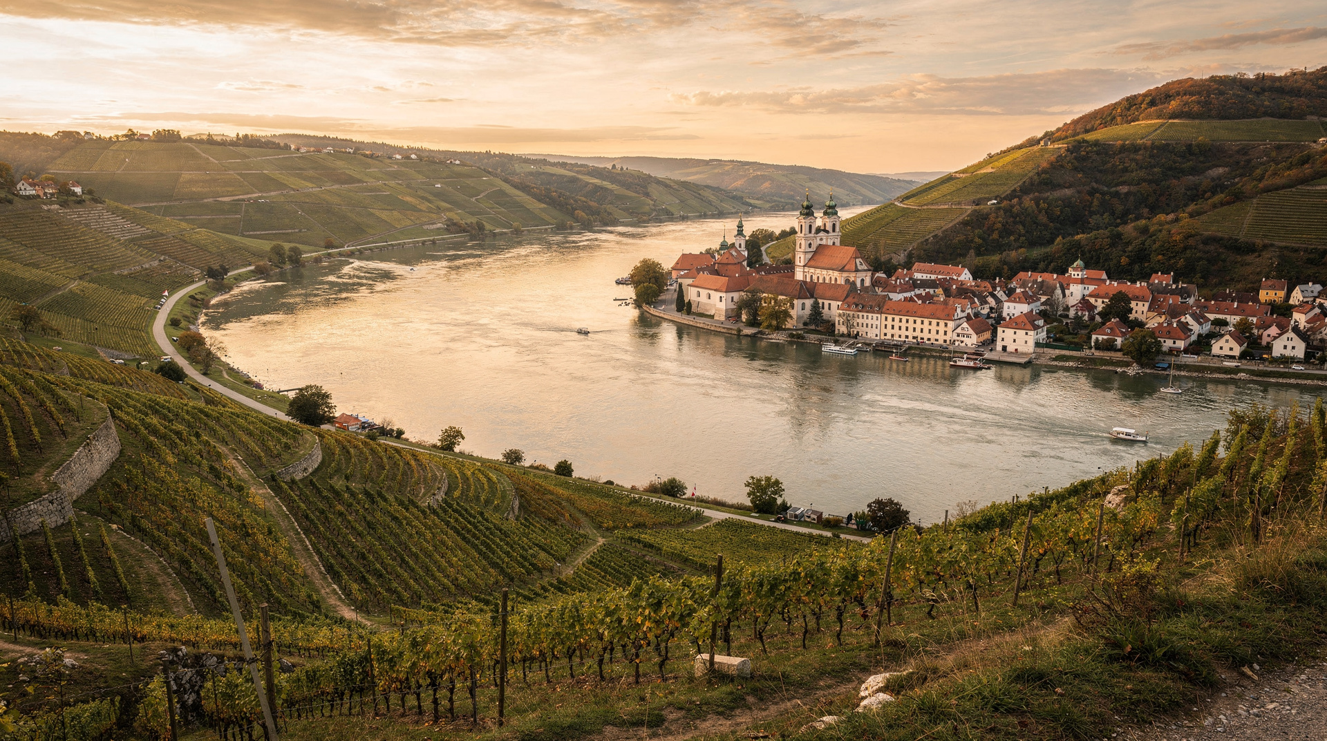 Vienna: Wachau Valley, Melk Abbey Tour with Danube Boat Trip
